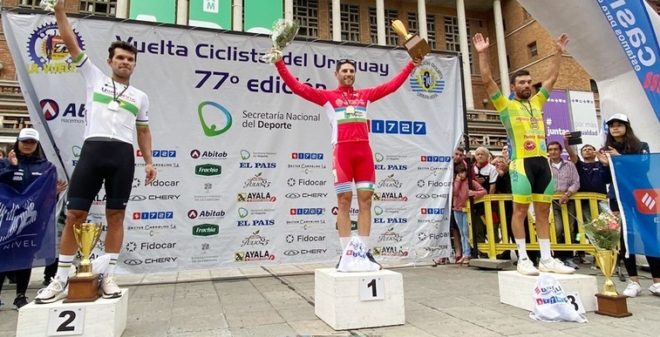 Ciclismo de Pindamonhangaba comemora no Uruguai 1