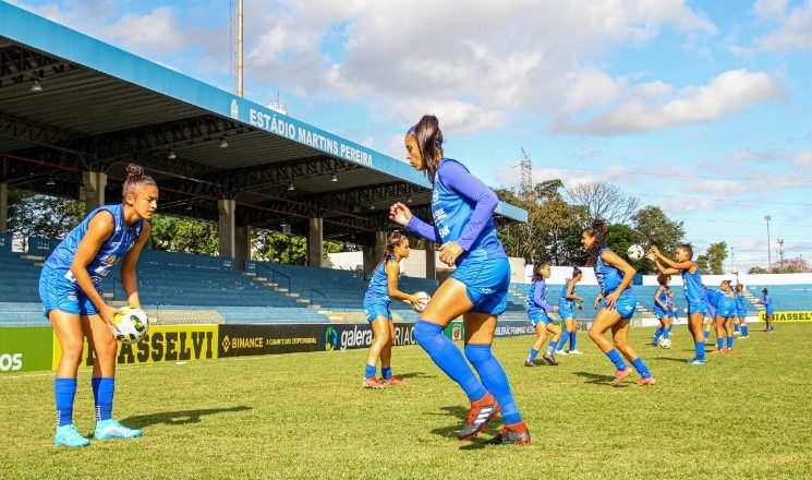 Futebol feminino movimenta São José e Taubaté 1