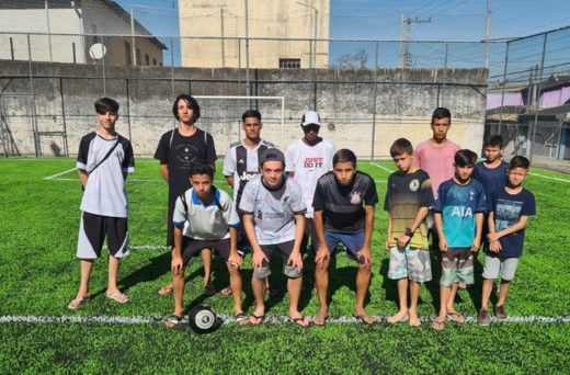 Grama sintética é uma atrações em praça esportiva 8