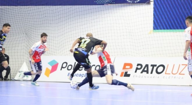 São José Futsal leva gols no fim e perde no Paraná 1