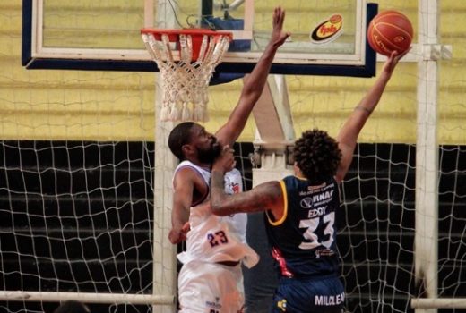 São José Basketball comemora primeira vitória 15
