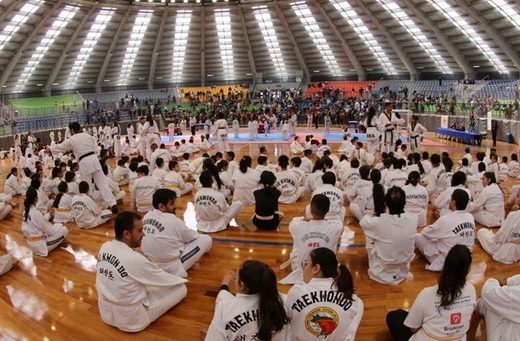 Taekwondo aproveitou festa das faixas no Teatrão 9