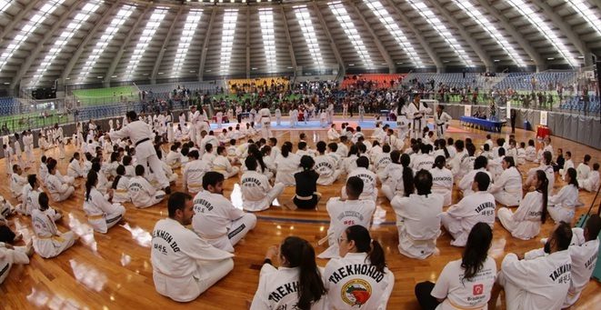Taekwondo aproveitou festa das faixas no Teatrão 1