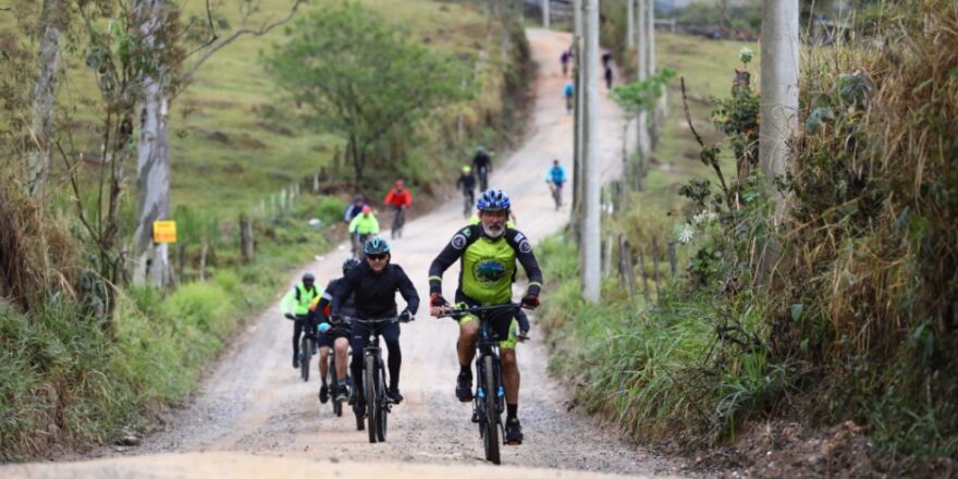 Evento ciclístico encarou manhã fria e chuvosa 1