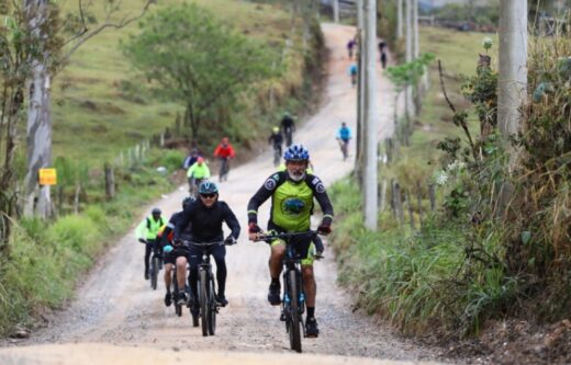 Evento ciclístico encarou manhã fria e chuvosa 8