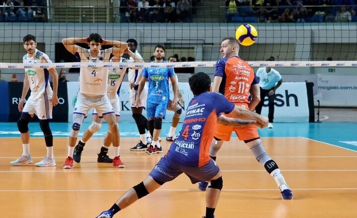 Vôlei joseense sente a força do Cruzeiro na arena 1