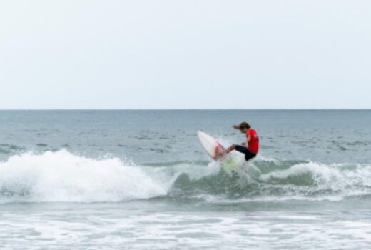 Ubatuba tem surfe local após tênis na praia 3