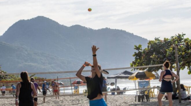 Ubatuba tem surfe local após tênis na praia 3 Ubatuba tem surfe local após tênis na praia 3