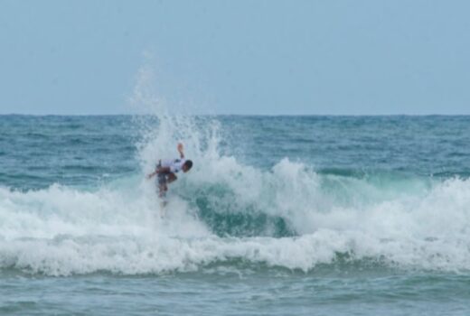 Surfista fecham circuito Filipe Toledo em Ubatuba 7