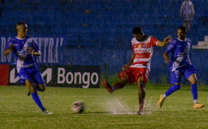 Taubaté leva gol no final e perde mais uma 1