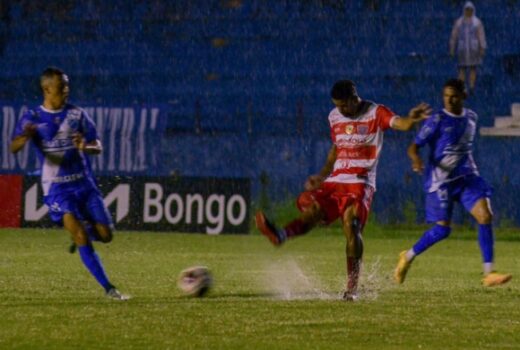 Taubaté leva gol no final e perde mais uma 7