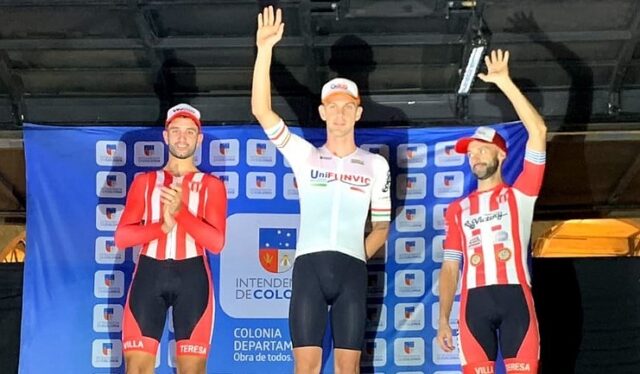 Ciclismo de Pinda começa vencendo no Uruguai 1