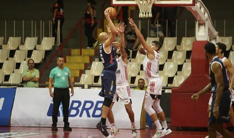 São José Basketball perde no Rio e vai ao Teatrão 1
