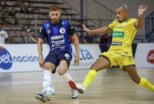 Taubaté Futsal leva gol no fim e perde na estreia 12