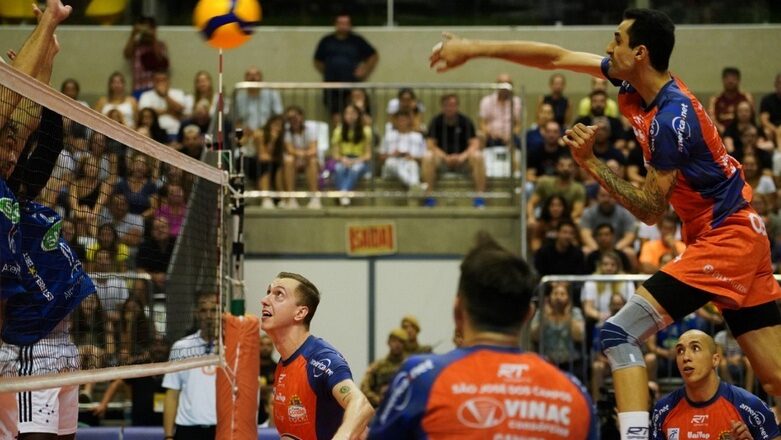 Vôlei joseense sente a força do Cruzeiro na final 1