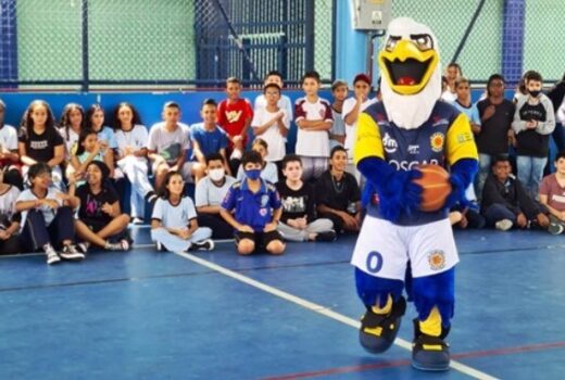 São José Basketball visita alunos na Semana 6