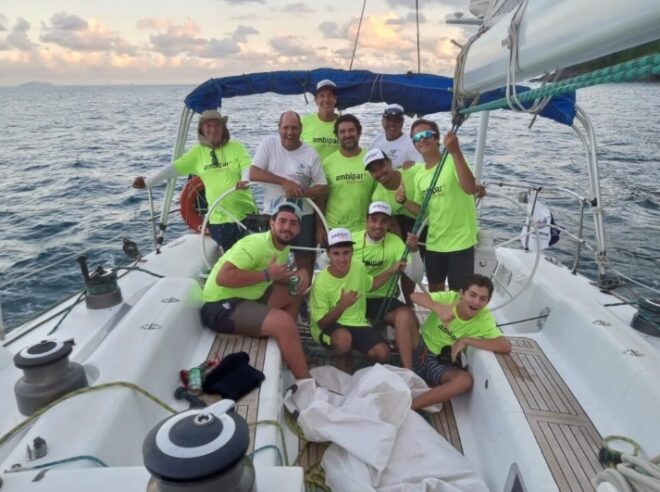 Barcos se aproximam antes da Semana de Vela 3