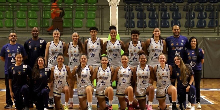 Basquete feminino estreia vencendo no Teatrão 1