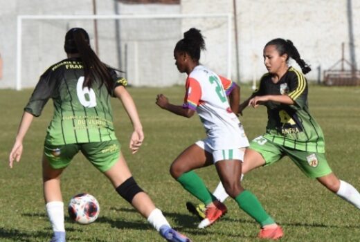 Pinda faz 10 a 0 e espera o adversário da final 8