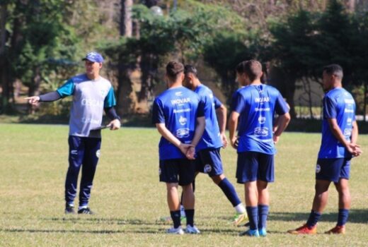 São José joga para seguir na zona de classificação 6