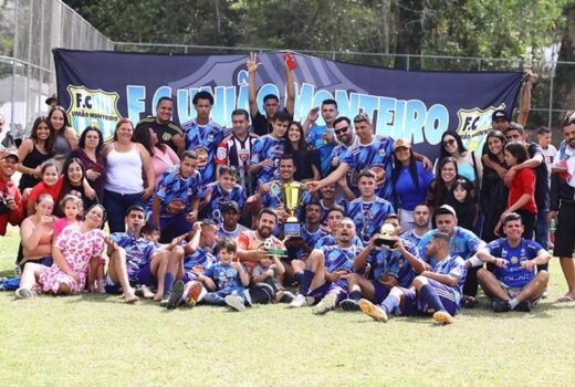 Copa Popular de Futebol tem campeão festejando 5