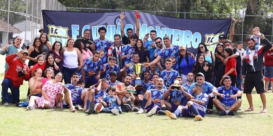 Copa Popular de Futebol tem campeão festejando 1