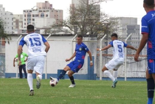 São José aproveita chance e sobe à vice-liderança 13