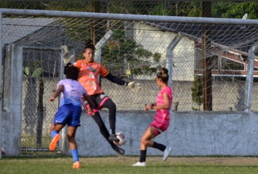 Times do futebol feminino da região fazem jogos-treinos 6