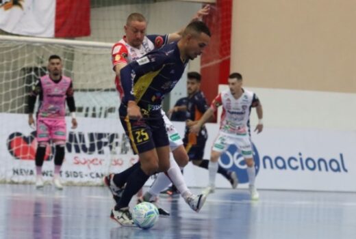 Futsal da região tem vitória e derrota no Paraná 10