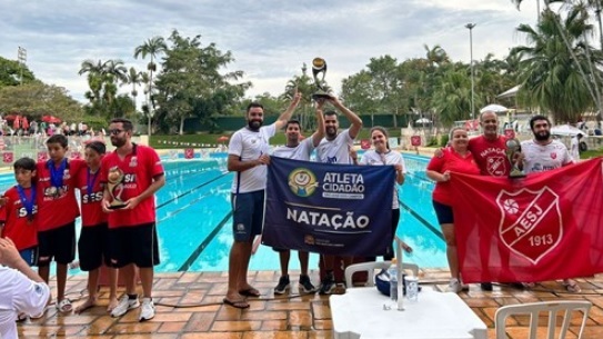 Natação do Atleta Cidadão foi campeã em regional 2