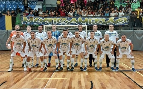 Copa Popular de Futsal tem novo campeão festejando 3