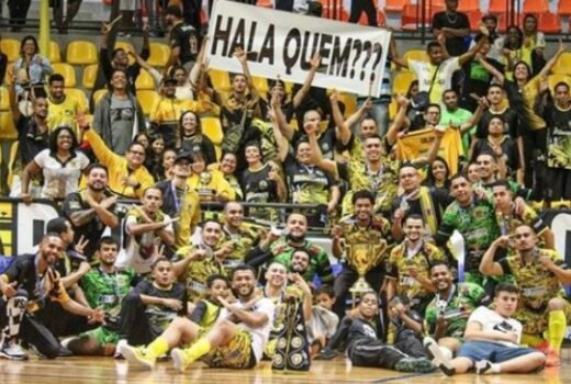 Copa Popular de Futsal tem novo campeão festejando 13