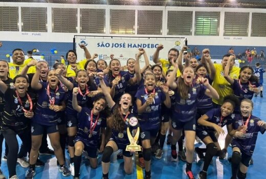 Handebol feminino joseense festeja títulos na base 1