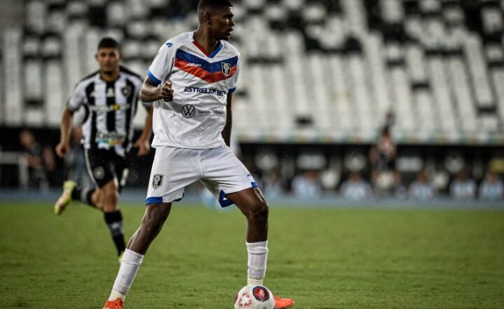 Taubaté anuncia meio-campista na lista de contratados 1