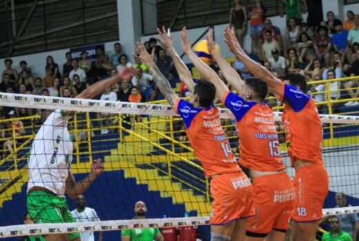 Vôlei joseense estreia com vitória apertada 6