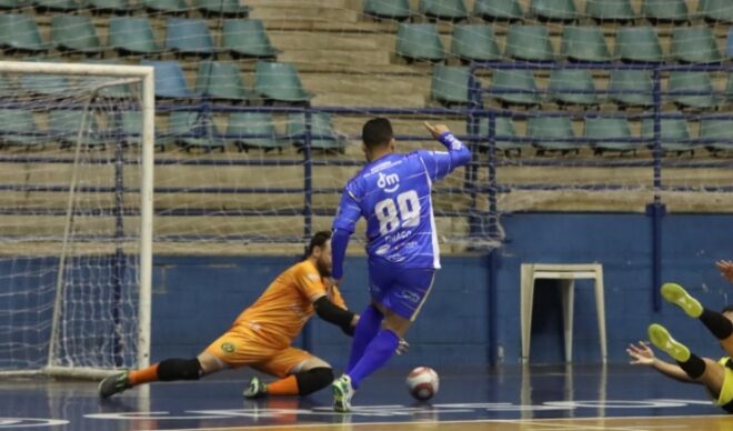 Futsal de Santos vence e está na semifinal do Paulista