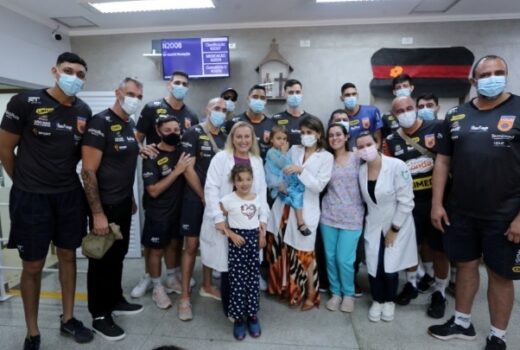 Vôlei joseense visitou crianças internadas em hospital 11