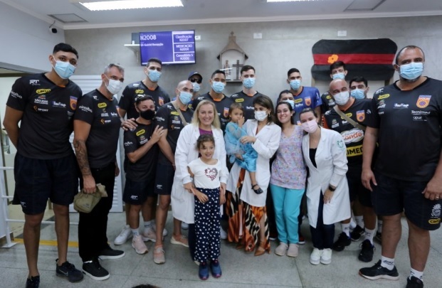 Vôlei joseense visitou crianças internadas em hospital 1