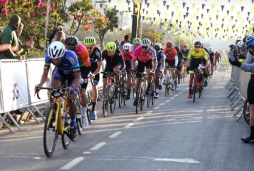 Ciclistas já treinam para o ano novo do Tour de France 12