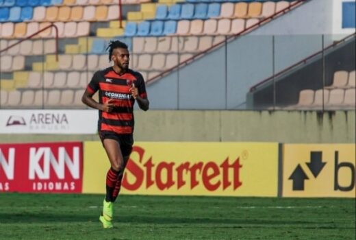 Taubaté compensa liberação de zagueiro com outro 3