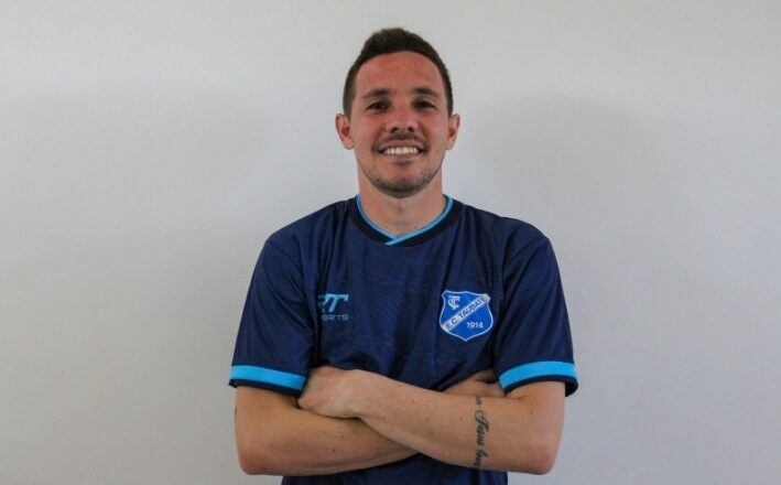 Taubaté anuncia lateral que estava em Portugal 1