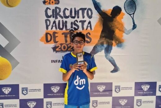Tenista festeja o primeiro título joseense do ano 8