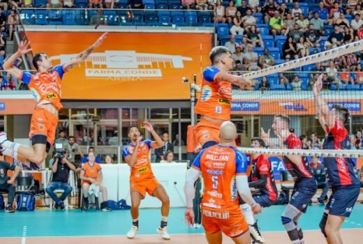 Vôlei joseense aproveita apoio da torcida e vira 1