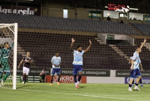 Taubaté traz empate de Araraquara e ainda respira 8