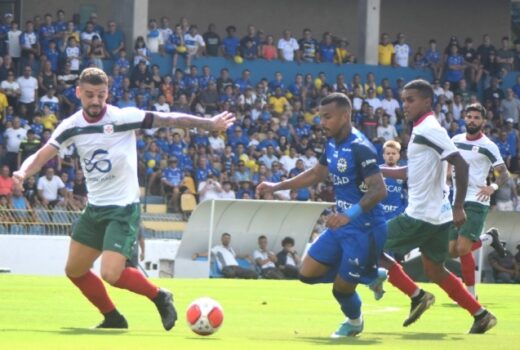 São José mantém liderança com mais um empate 13