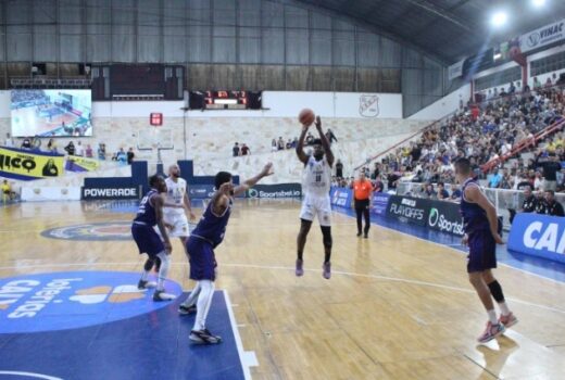 São José Basketball abriu playoff perdendo em casa 9