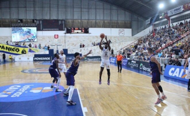 São José Basketball abriu playoff perdendo em casa 1