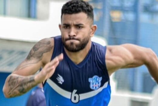 São José teve um novo lateral nos treinos desta quarta 13