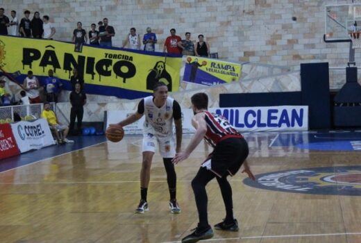São José Basketball vence confronto direto 12