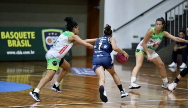 Basquete feminino vence fora e sobe posição 1